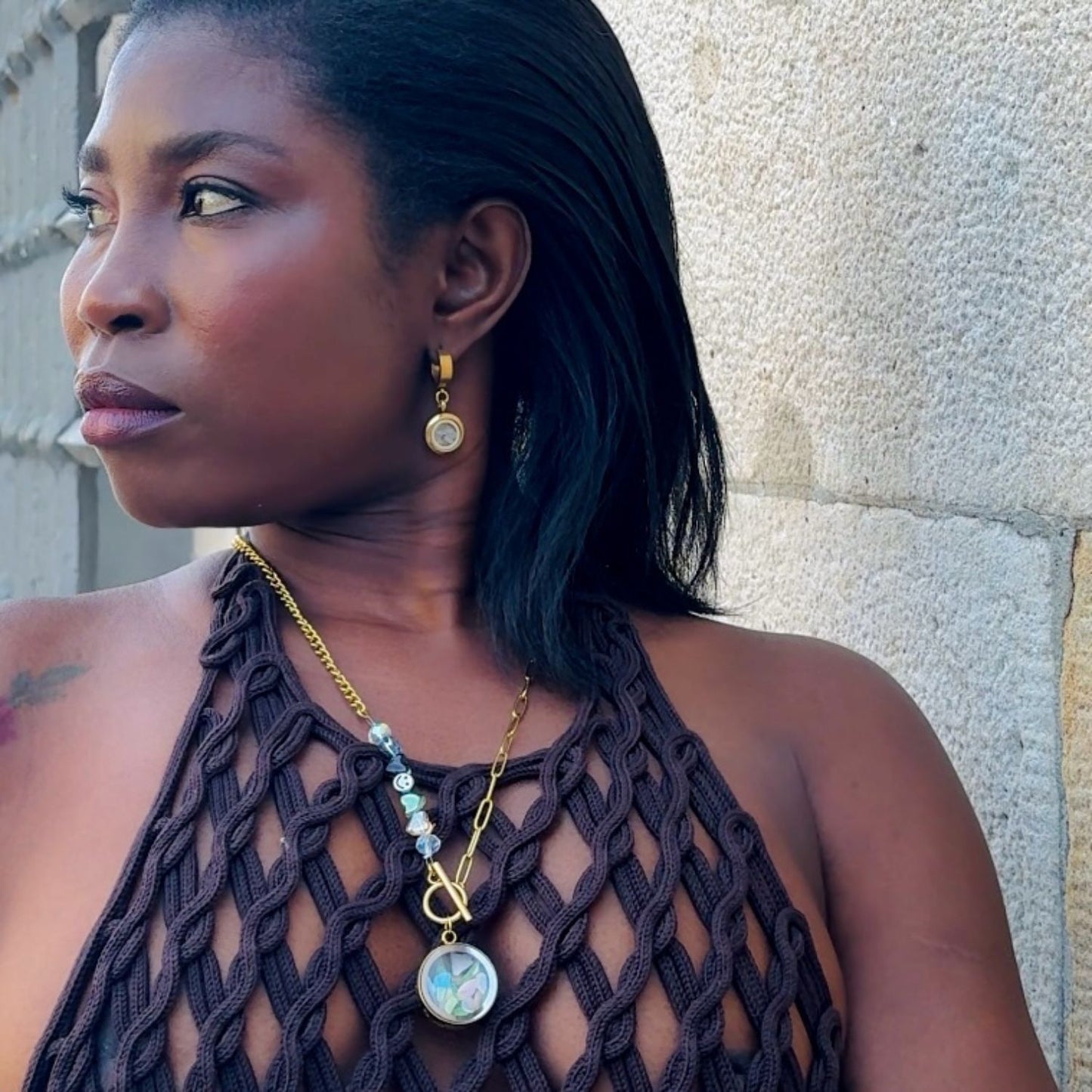 Spalvotojo turmalino vėrinys su paauksuota grandinėle