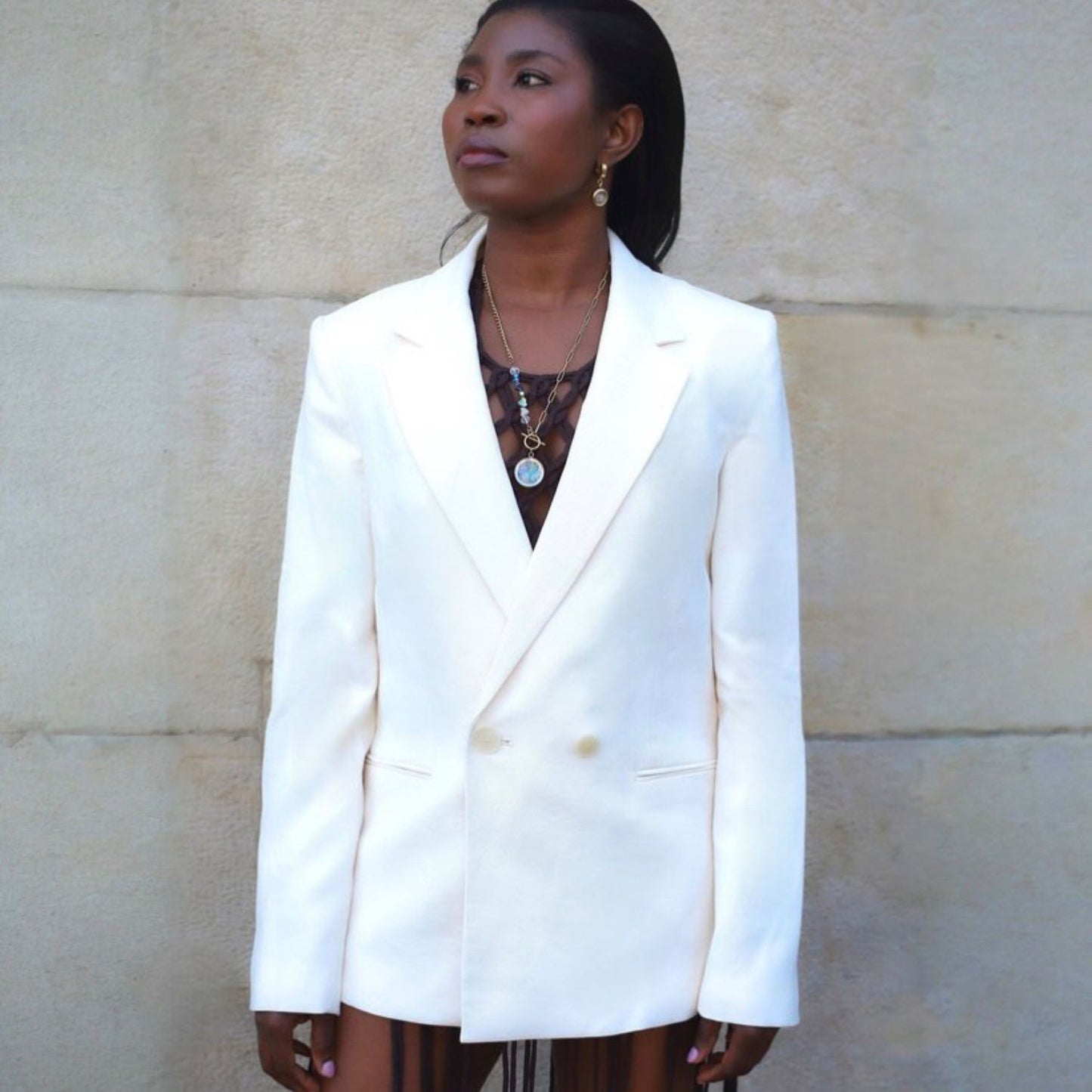 Spalvotojo turmalino vėrinys su paauksuota grandinėle