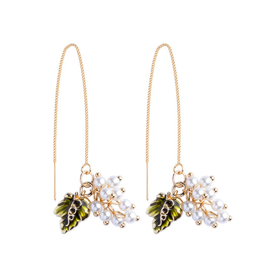 Delicate Pull-Through Dangling Earrings With White Pearls Flower
