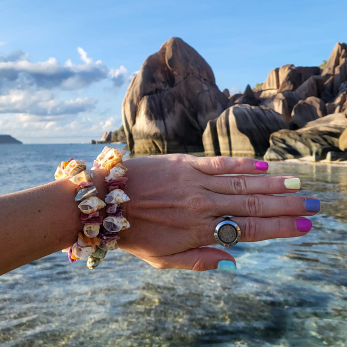 Išskirtinis žiedas su paplūdimio smėliu